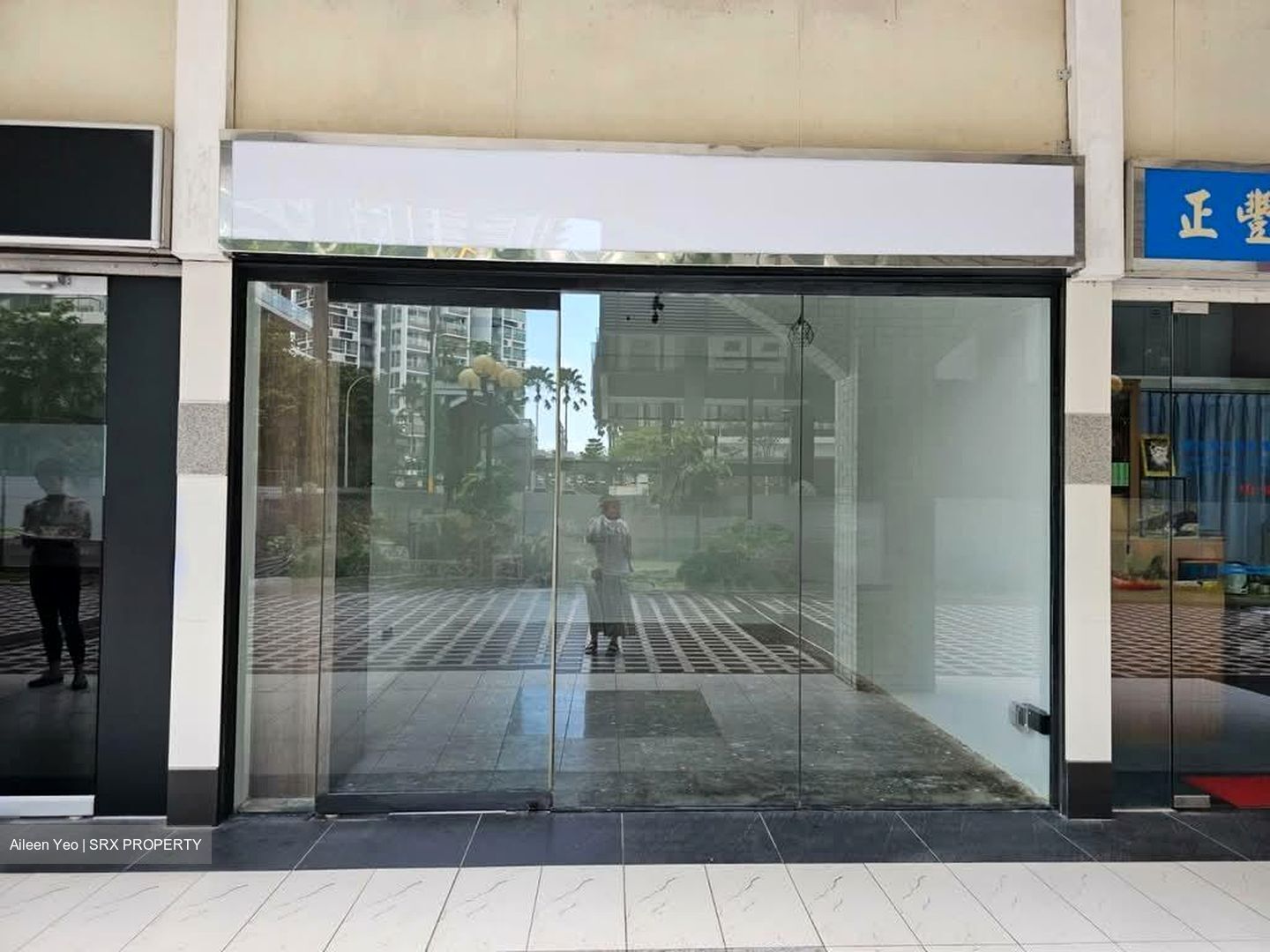 Roxy Square (D15), Retail #582816411